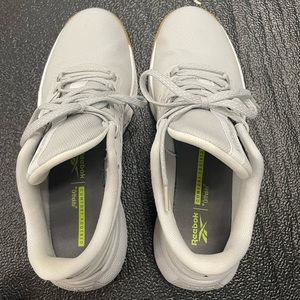 Light grey women’s sz 8 Reebok
